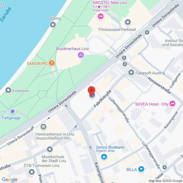 meinkarrierestart.at Karte, die einen Abschnitt von Linz, Österreich, in der Nähe der Donau zeigt, mit eingezeichneten Straßen, Geschäften, Hotels und Erholungsgebieten.