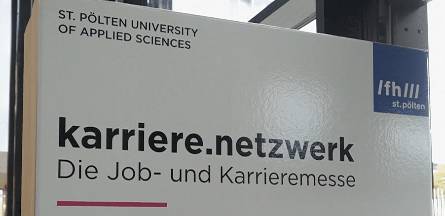 meinkarrierestart.at Schild für „karriere.netzwerk“, eine Job- und Karrieremesse der Fachhochschule St. Pölten; der Text ist auf Deutsch zu lesen.